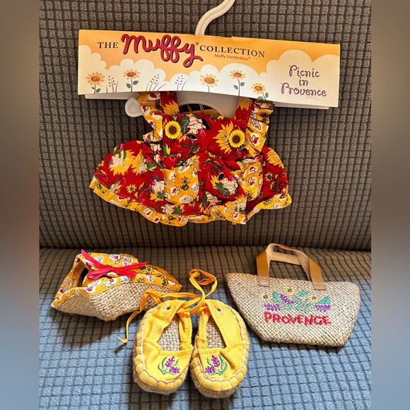 NWT 8” Muffy Vanderbear with 3 NWT outfits, dress up mirror, tank top and skirt - Picture 3 of 5